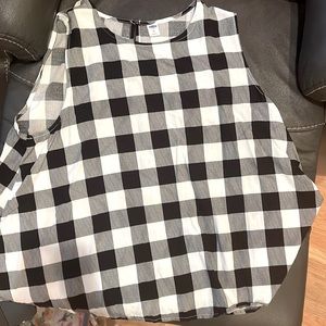 An Old Navy flannel tank top white and black great for casual